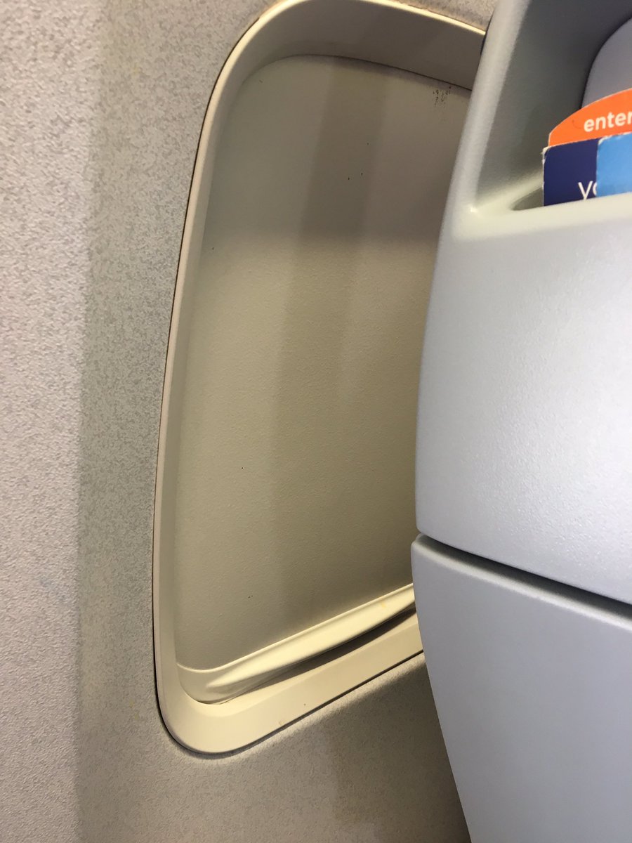 GDClearedToLand's tweet image. Who’s window is this? I didn’t close this. The jerk in front of me did.