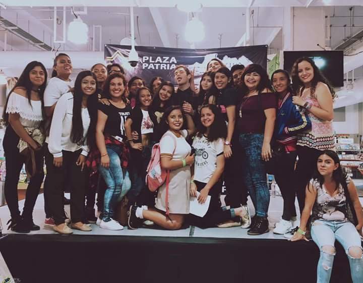 hwaaluxie's tweet photo. Feliz día a todas las Rewinders
Del este bonito club en especial a la sede @TeamTotalidad
son una parte muy importante en mi vida ❤️🥰
@atlgarza gracias por darme esta bonita familia, este bonito fandom, en cada aventura que siempre estamos junto a ti
FELIZ #RewinderDay https://t.co/FLgzXy7oez