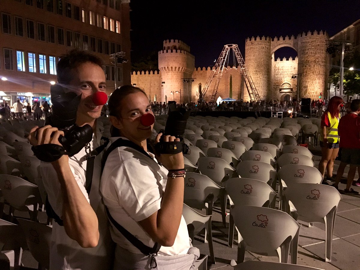 Intrepi20's tweet photo. Terminanos @CircoFestival como cada año... ¡con una gran sonrisa! Vamos a tirar las últimas fotos con nuestra nariz de payaso incorporada! #CircoCyL #ÁvilaCircoFestival https://t.co/bTh4WcIp8d