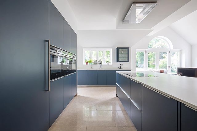 OpenhausK's tweet photo. Balcomb Blue @openhauskitchens .
.
.
.
#openhaus #rationalkitchen #kitchendesign #luxurykitchen #sussex #surrey #designinterior #interiordesign #architect #kitchenarchitecture #dreamkitchen #rationalkitchen #rationalfurniture #kitcheninspo #openhausdesig… https://t.co/80DNa99euY https://t.co/n0CAgelf5n