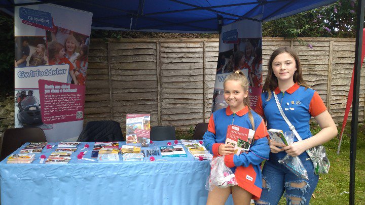 <a href="/Girlguiding/">Girlguiding</a> 6th Dinas Powys Guides were fantastic advocates for Guiding yesterday at #dinaspowys #villageshow. <a href="/GuidingCymru/">Girlguiding Cymru 🏴󠁧󠁢󠁷󠁬󠁳󠁿</a> with Sian Harvey... Well done girls for looking after the #facepainting and sweet stall