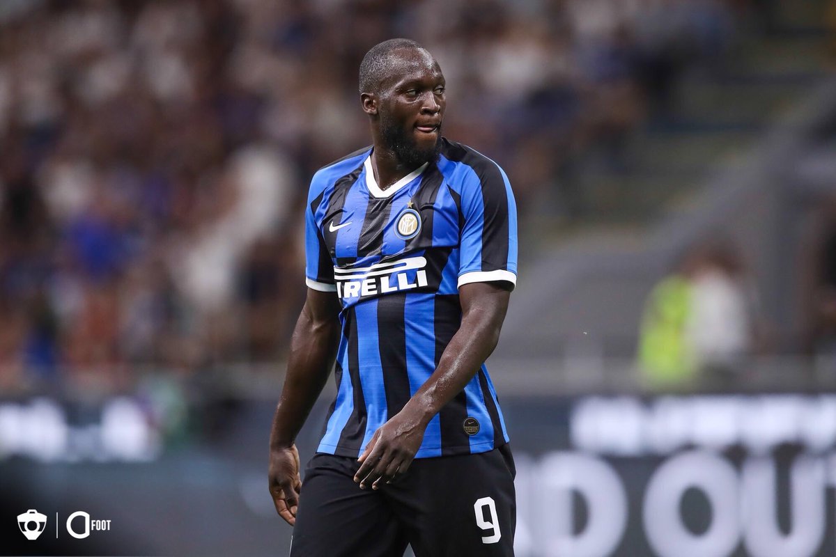 ActuFoot_'s tweet photo. D’après @StanTouchot (AFP), Romelu Lukaku a été la cible de cris de singe ce soir à Cagliari. https://t.co/wuPfMxhEpo