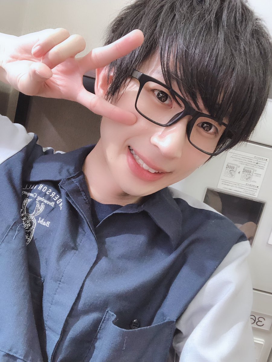 Naruki grew up in Hokkaido, and moved to Tokyo to become an idol. He blames Hokkaido's famous sweets and snacks for his sweet tooth. Supposedly the loudest member of Paragon.Naruki is a big fan of Disney and especially Mickey Mouse. He also occasionally takes photos as a hobby.