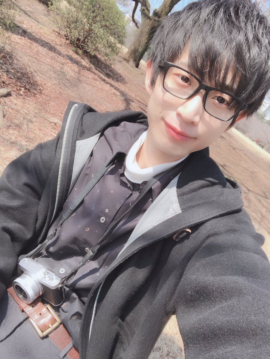 Naruki grew up in Hokkaido, and moved to Tokyo to become an idol. He blames Hokkaido's famous sweets and snacks for his sweet tooth. Supposedly the loudest member of Paragon.Naruki is a big fan of Disney and especially Mickey Mouse. He also occasionally takes photos as a hobby.