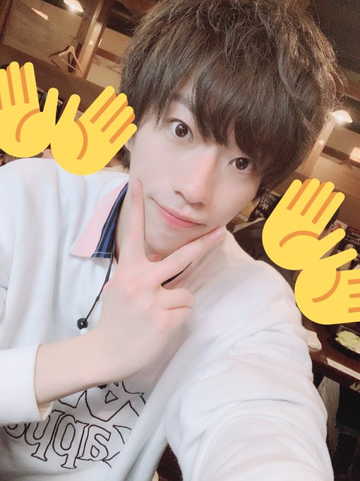 Sixth, Yuya!Twitter: yuya_paragonInstagram: yuya.watanabe8844Member color: BlueBirthday: Aug 4Blood type: BFavorite food: Kinpira gobo (Stir-fried carrot and burdock root)Hobbies: Pokemon, Haikyuu, idol appreciationSkills: Figure skating, Y-balance (a gymnastics pose)