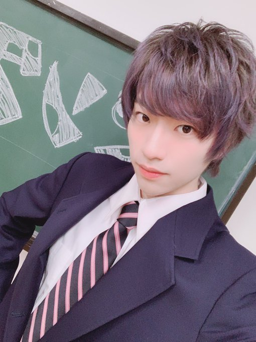 Yuya credits his background in competitive figure skating for his impressive flexibility and sexy dancing abilities. He is also an extreme Hello! Project fan. Yuya seems cool and calm, but has a competitive spirit, and will put his greatest effort into everything he does: