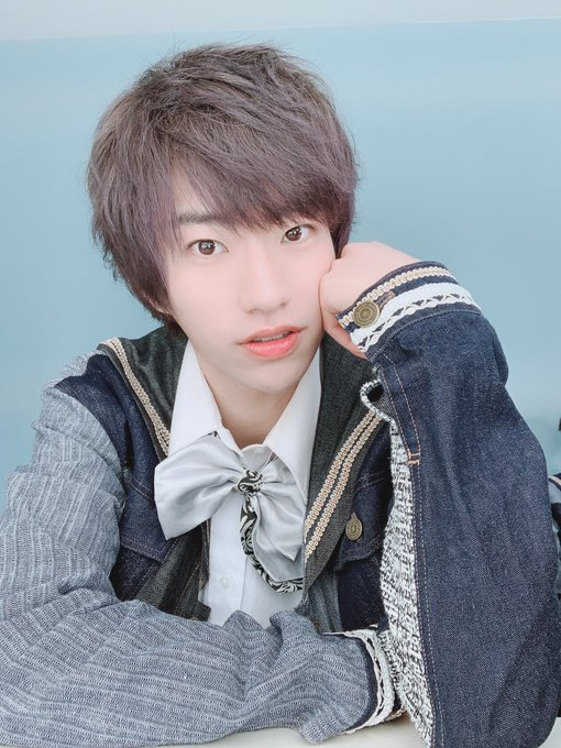 Yuya credits his background in competitive figure skating for his impressive flexibility and sexy dancing abilities. He is also an extreme Hello! Project fan. Yuya seems cool and calm, but has a competitive spirit, and will put his greatest effort into everything he does: