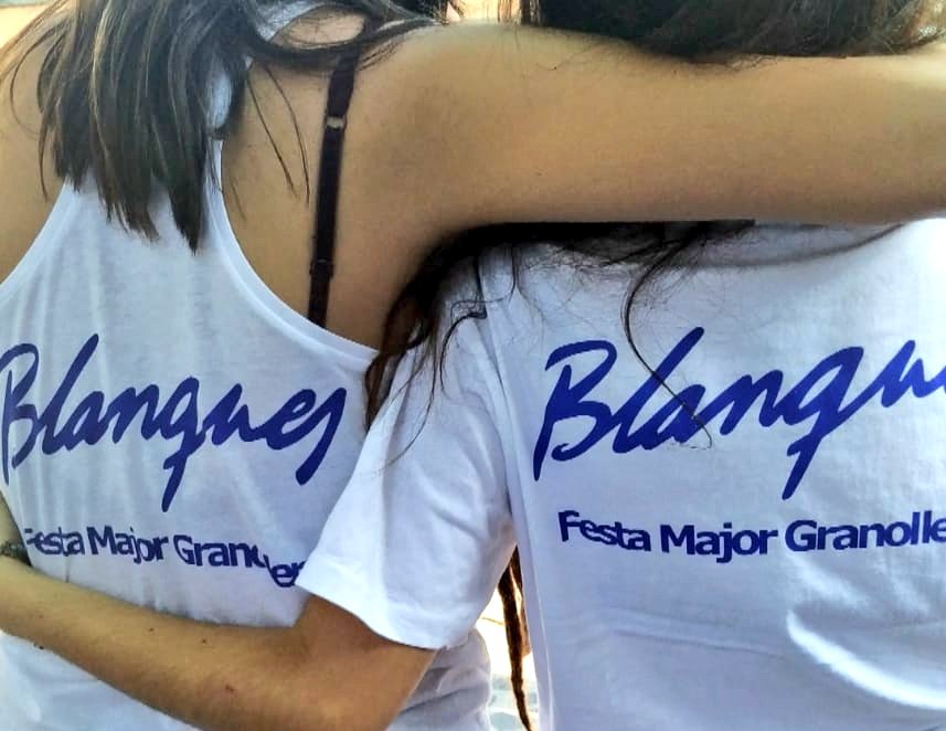 nimfesblanques's tweet photo. REVOLTA NIMFA 💜 Dilluns vam plantar una llavor de feminisme i revolta a la Festa Major. Ara que ja s'acosta el veredicte, volem donar les gràcies a la Colla dels Blancs per tota la feina i festa feta, i gràcies a totes les persones blanques i blaves per estar aquí cada dia 🤟🏽 https://t.co/POo3DP0IhM
