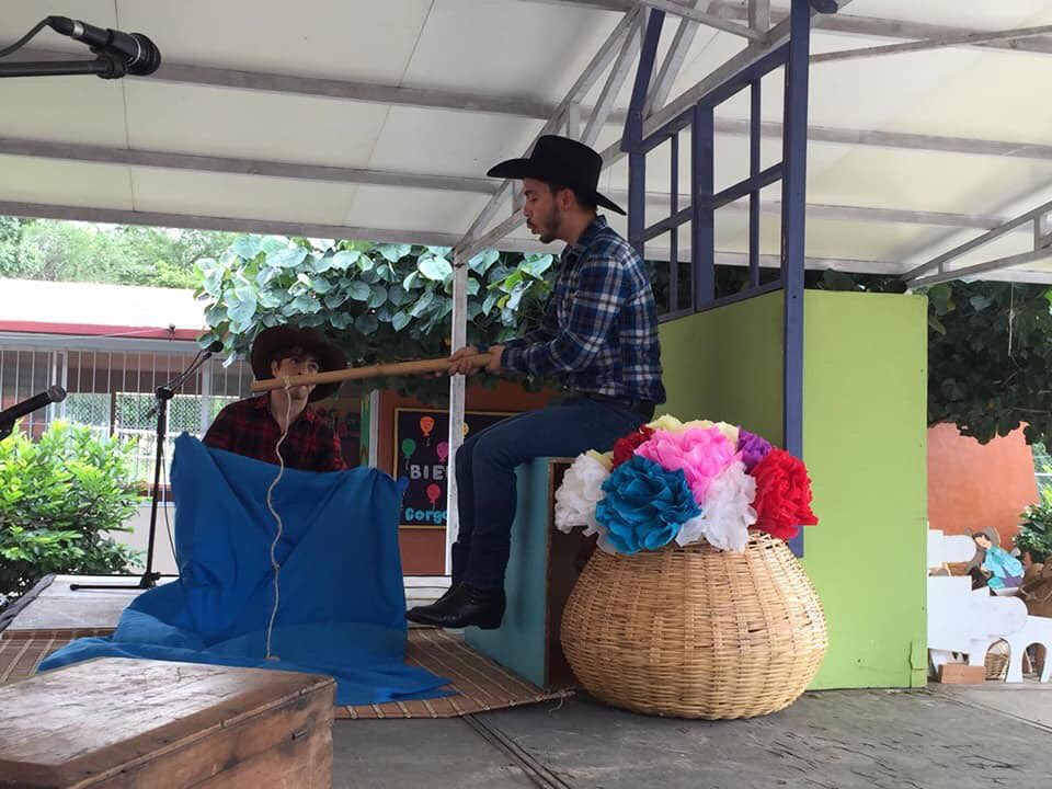LTrueque's tweet photo. LA PARÁBOLA DEL TRUEQUE de Juan José Arreola, en la Primaria de la Comunidad de Suchitlán, Comala, Colima 
Compañía de Teatro CÓDIGO DE BARRAS. @EntretelonesMex @LaCapillaTeatro @Entretenia @LocuraTeatral @VamosAlTeatr0 @YoVoyAlTeatroMx @MasTeatroMx @Movimientoteat https://t.co/97wr7O3UIG