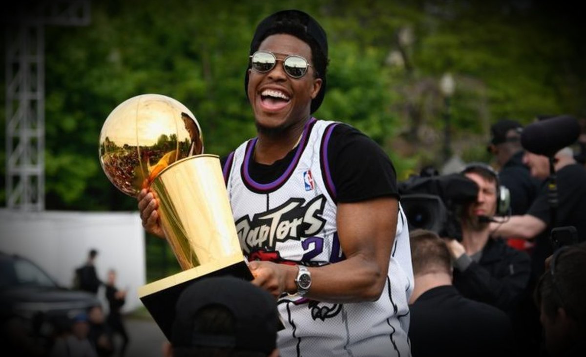 sbruce47's tweet photo. @Klow7 and the Larry OB. A moment in time, a memory forever. My new twitter page.#kylelowry7 #raptors #nbachampions #hadtobeklow7 https://t.co/7VbPYsuafd