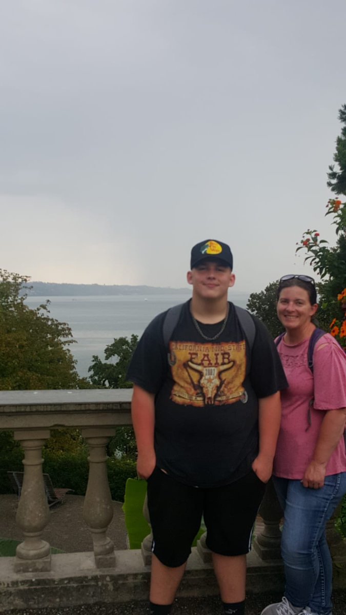 JakeMitchell11's tweet photo. Got this pic from @rhondaamitchell of her and Colin in Switzerland this morning and I’m jealous. #missingmyfam 😩 https://t.co/vYesx6GEdp