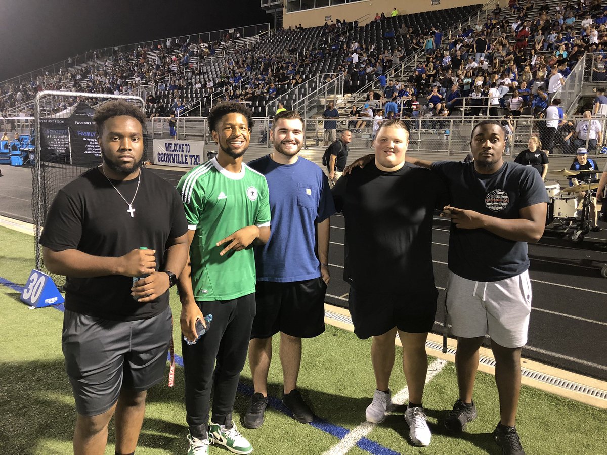 StevenCarroll77's tweet photo. Had a few #OriginalGoons on the sidelines in #GoonvilleTX Friday night to watch our @NorthForneyFB get the #W @CoachJacksonTPW has created a culture where ALL former #NorthSide players are valued &amp; encouraged to be on the sidelines whenever they can. #Legacy #CultureMatters https://t.co/eopH1brlEb