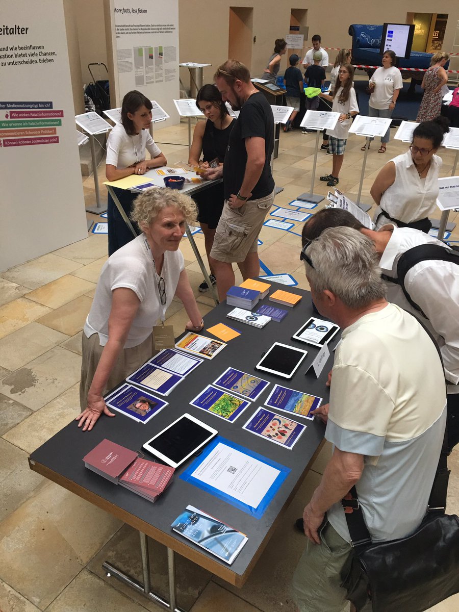 uzh_ikmz's tweet photo. Bye bye #Scientifica19 (und Dank an die OrganisatorInnen)! Wir haben in 2.5 Tagen #fakes & #facts, #Mediennutzung, #Roboterjournalism, #KI & #Kommunikationswissenschaft mit Hunderten von BesucherInnen diskutiert. Bis zum nächsten Mal bei der #Scientifica21! https://t.co/KHAUgFSpa8