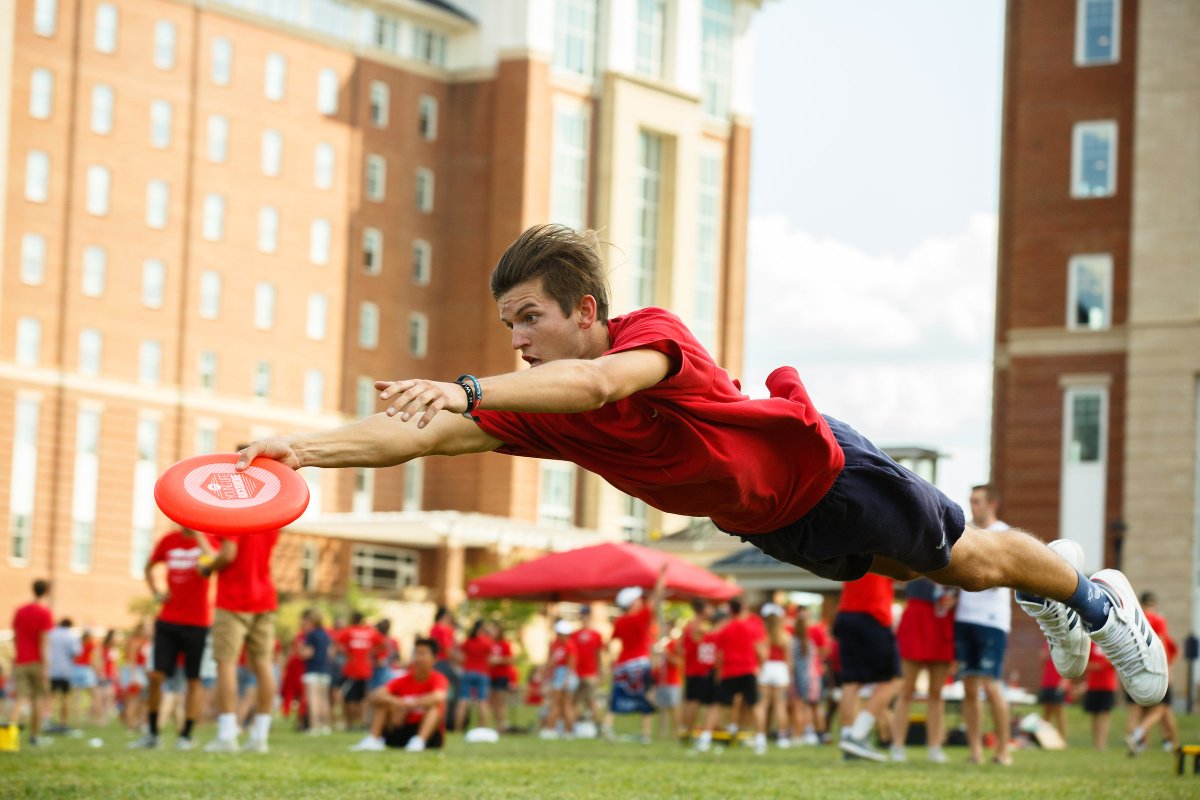 LibertyU's tweet photo. Liberty Students tailgate before the football game against Syracuse yesterday (photo by Luke Bobbey) https://t.co/FHcsVJxv6Y