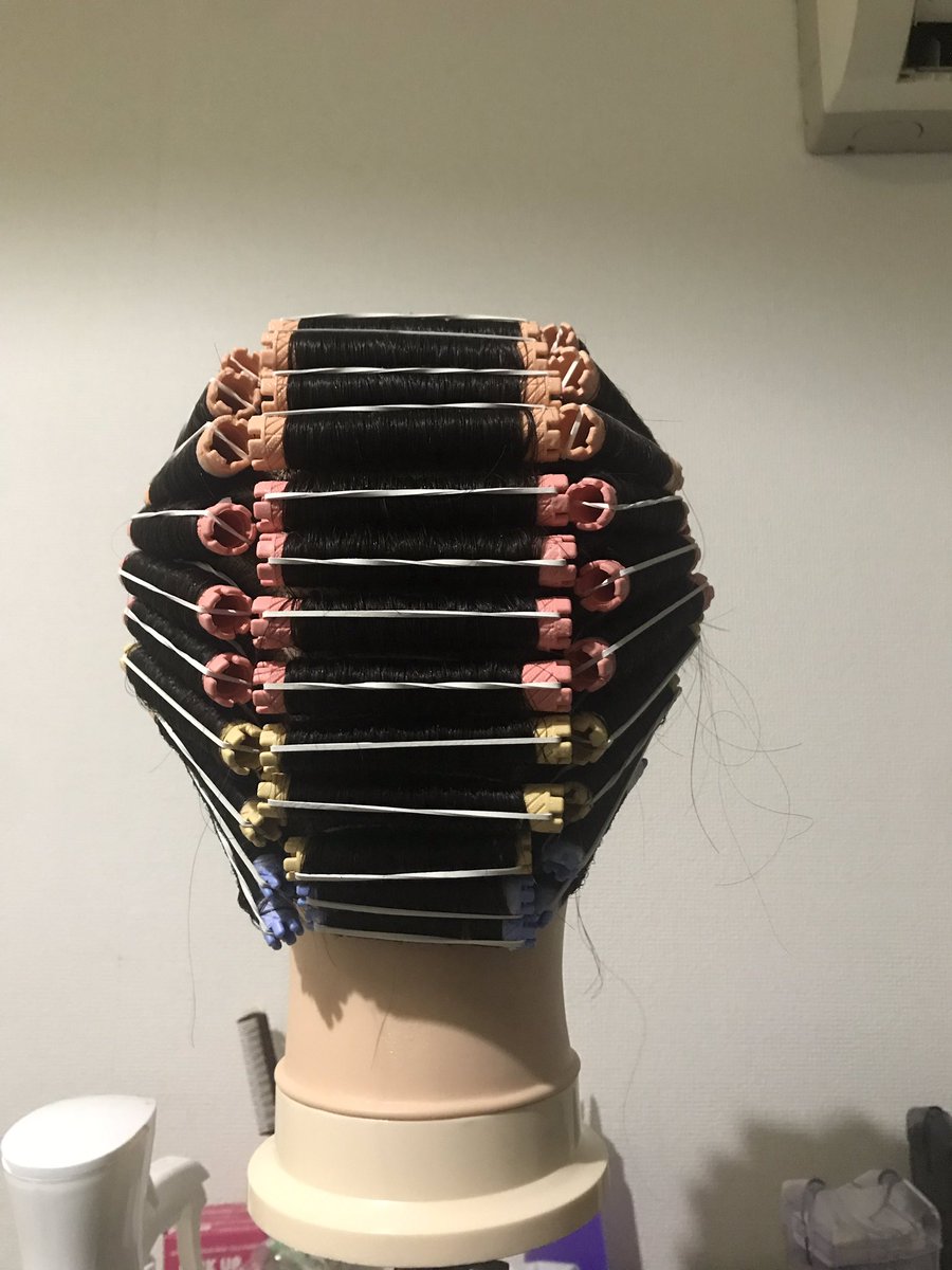 ワインディング垢 まきました 前の投稿と同じ巻方です きれいになりすぎ笑タイムは分30でした 反省点は 左サイドの ロッドの入れ方です どうしても横から見ると浮いているので今後まいていく時に浮くのをなくしてしっかり収めたいです クリームの