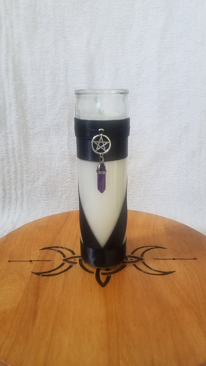 theactorwill's tweet photo. Get your candles!!! https://t.co/BQqJkMbMqc

#beeswax #candles
#craft #celticknot #pentacle https://t.co/CK5TRSiDl4