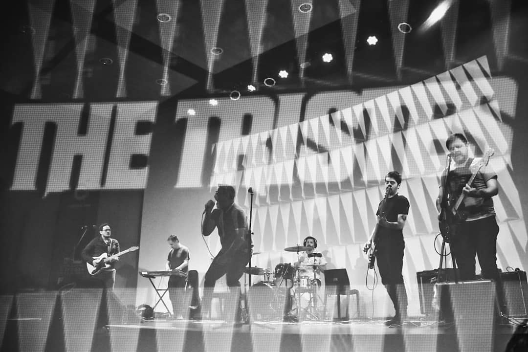 AgCbaCultura's tweet photo. Sábado a puro Rock Argentino👨🎤
"The Tristes" presentó su nuevo disco en el @CtroCulturalCba #ModoOutlet es la obra que pretende dar cuenta de algo sociocultural desde sutiles movimientos literarios.
🎶
A sala llena de Modo Outlet busco ser lo más aterciopelado. 🎼 https://t.co/k9PjT3amjm