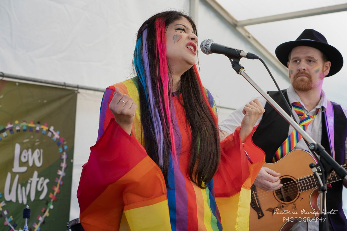 Victoria Holt tweet media