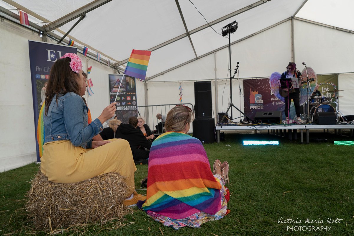 Victoria Holt tweet media