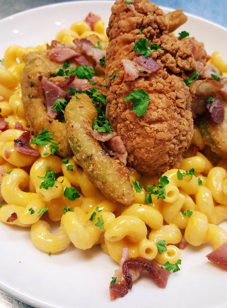 TritonBrewing's tweet photo. Today is a #LoadedMacandCheese kind of day! #Cavatappi pasta tossed in #HometownHeroAle® #cheese and #cheddar, with #chickenfingers, #bacon, #parsley &amp; battered and fried #avocado. A great Sunday option!

#TritonBistro until 6pm.
@TritonBrewing #beer until 7pm. https://t.co/ASJaf98SpA