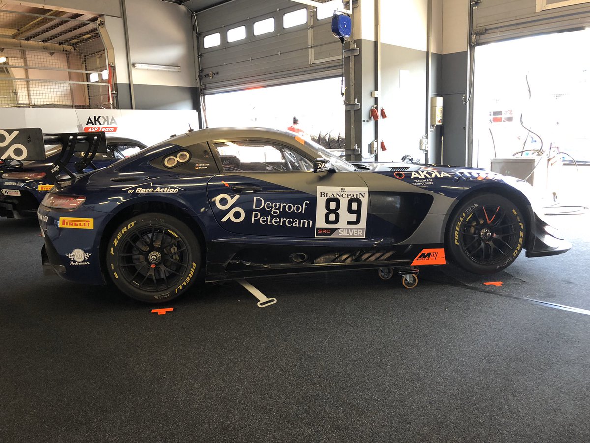 alexbelthle's tweet photo. Was für ein Tag auf der #simracingexpo @nuerburgring !Mein erstes Mal auf der Expo und gleichzeitig das erste Mal bei einem Rennen der @BlancpainGT. Vielen Dank an @NicoBastian_BAS für die saucoolen Einblicke! #simracing #sgstern Bis zum nächsten Mal 👋 https://t.co/4ifTkD5cAE