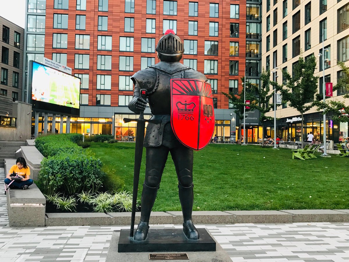 jennaquino25's tweet photo. We move Sydney to the East Coast for college at Rutgers Mason Gross School of the Arts in New Brunswick, NJ! #rutgers #rutgersMGSA #BFAActing #scarletforever https://t.co/0DwxDT4eNm
