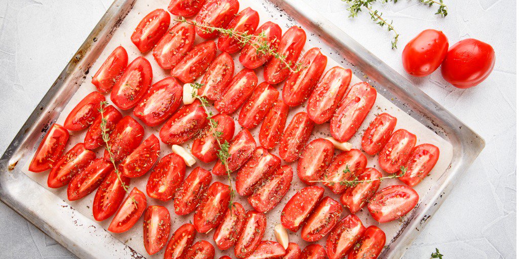 TrailBCStores's tweet image. Don’t want to waste #produce that’s about to go bad? Here are some delicious ways to use them up: 

foodnetwork.com/in-season-now/…

#ZeroWaste #ProduceTips #FruitsandVegetables #CookingTips #LeftoverProduce #Tomatoes #SundriedTomatoes #PennySavingTips