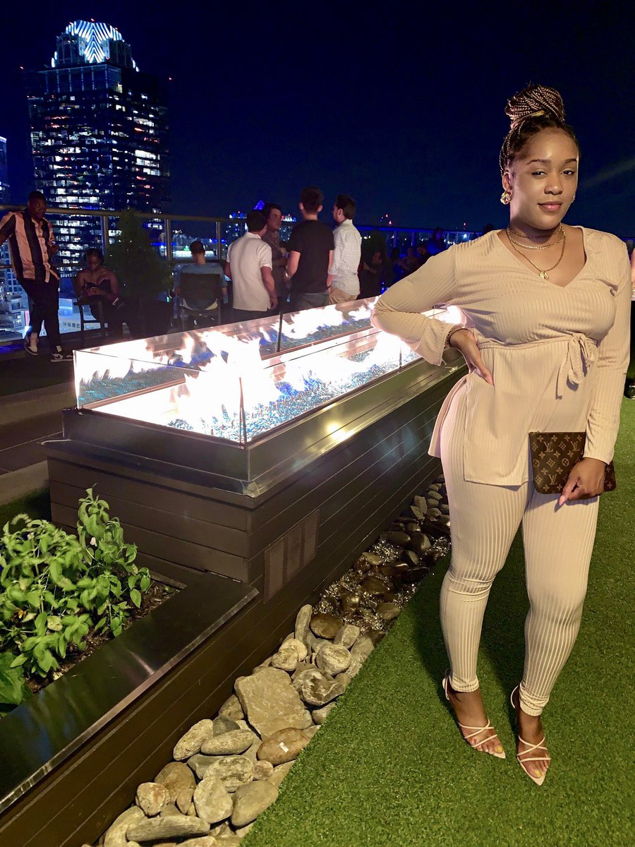 iamtradia's tweet photo. ♥ Last nights vibe✨#Luxegalusa #femmeluxeusa ♥ #Tradiawiththetea https://t.co/je3WjbimXg