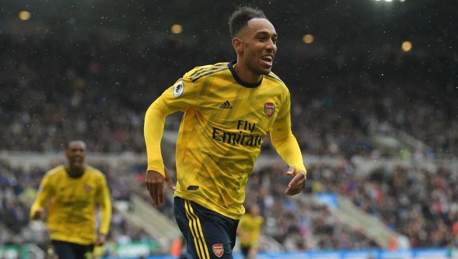 Naijablogger's tweet photo. Aubameyang Vs Harry Kane. Who is a better Striker?

Retweet For Aubameyang

Like For Harry Kane
#ARSTOT https://t.co/l4iXIEACFu