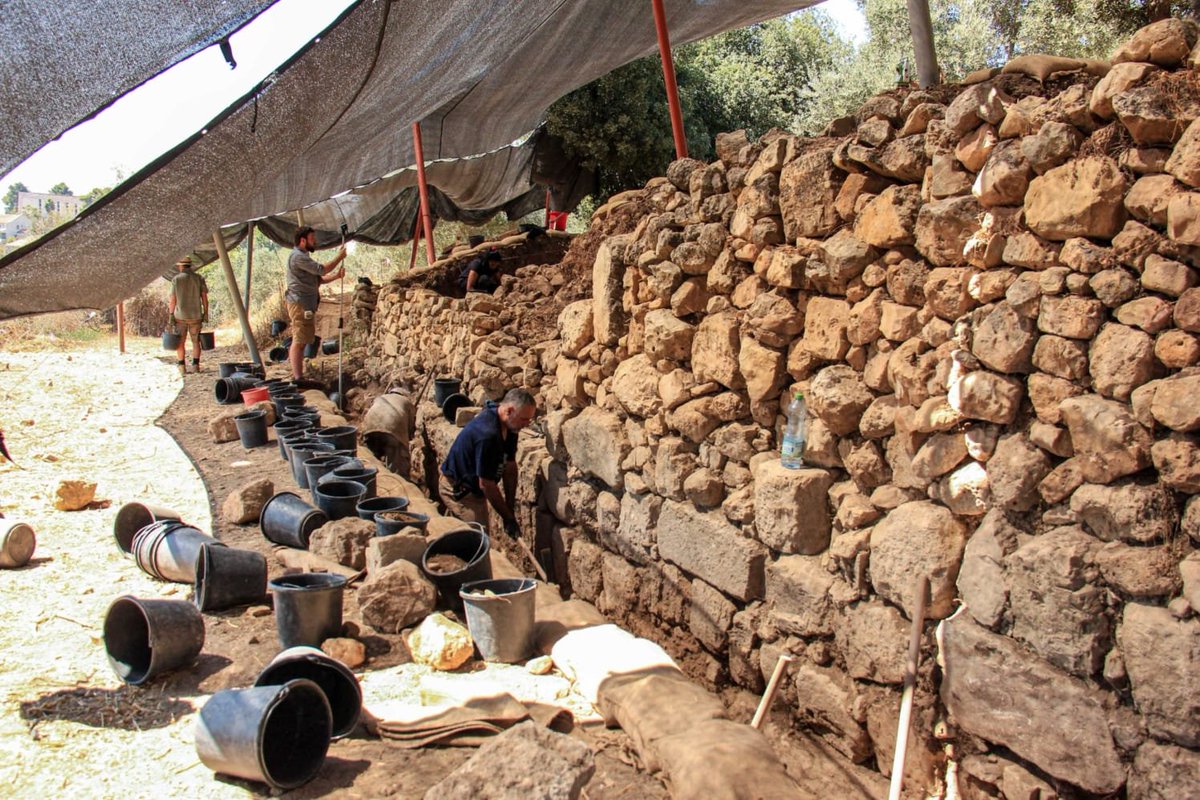 Israeli archaeologists may have found Emmaus, where Jesus appeared after crucifixion haaretz.com/archaeology/.p… #RomanArchaeology #BiblicalArchaeology #Israel #Roman #Archaeology