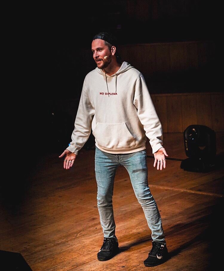 Templado cero Mezquita No Diploma.🚩 on Twitter: "Peter McKinnon rocking the No Diploma Honor Roll  hoodie while giving his speech at #povbelfast 🚩 https://t.co/xQXZsMD4NH" /  Twitter