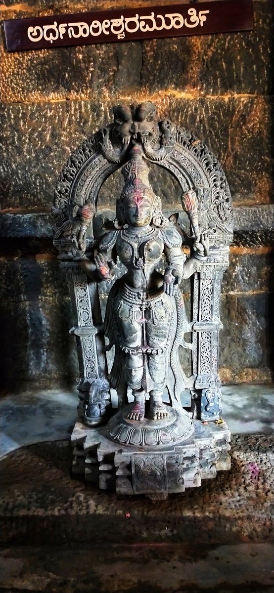 6) Ardhanarishwara, one of the most popular iconography across all regions of Bharat. Ardhanarishwara, which represents how Shiva & Shakti are inseperable & how they are one & the same.