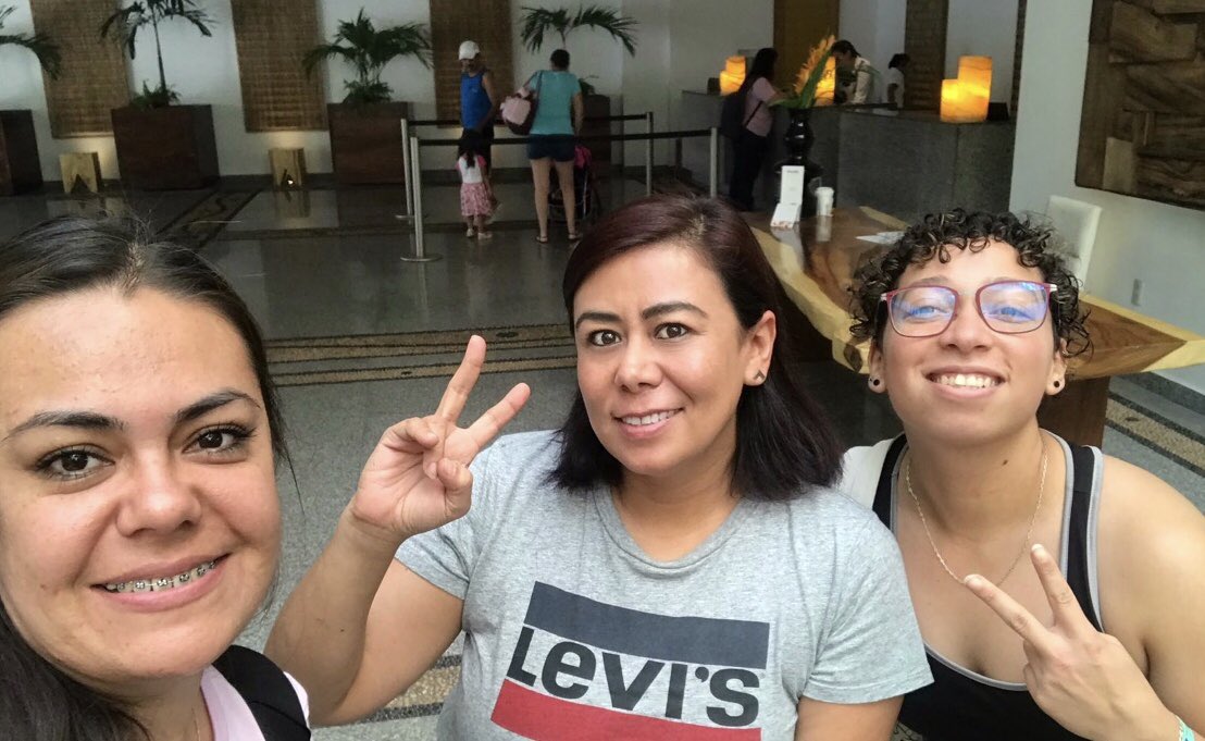 angie24ar's tweet image. La despedida! Grandes momentos, nuevas amistades, mucho aprendizaje!! Gracias totales ♥️ #pyconlatam19 👏🏼
Nos vemos el próximo año en #PyConLatam20  😊✌🏻
@NaomiCeder @valerybriz
