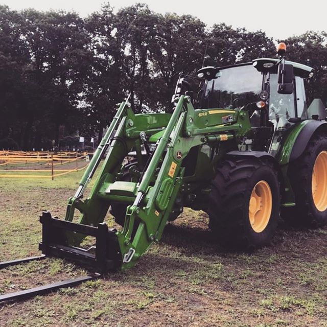 Loved spending this week learning all about why #GreenandYellow is the best colour tractor one can buy!
.
.
.
#johndeere #tractor #Gator #jdgator #workdonewell