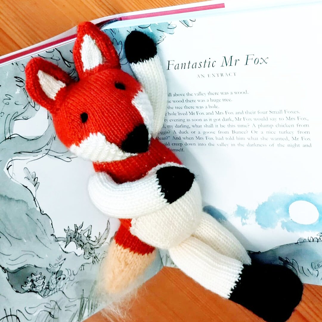 ZaraHart3's tweet photo. " Be kind unless you can be fantastic. Then be fantastically kind".
#knitted
#knitting
#knitting_is_love
#loveknotting
#toyknitting
#knittinglove
#lovecraft
#fantasticmrfox
#knittingfox
#fox
#childrenbooks
#softtoys
#mypattern
#art
#cteative
#roalddahl https://t.co/HyevOVyTOP