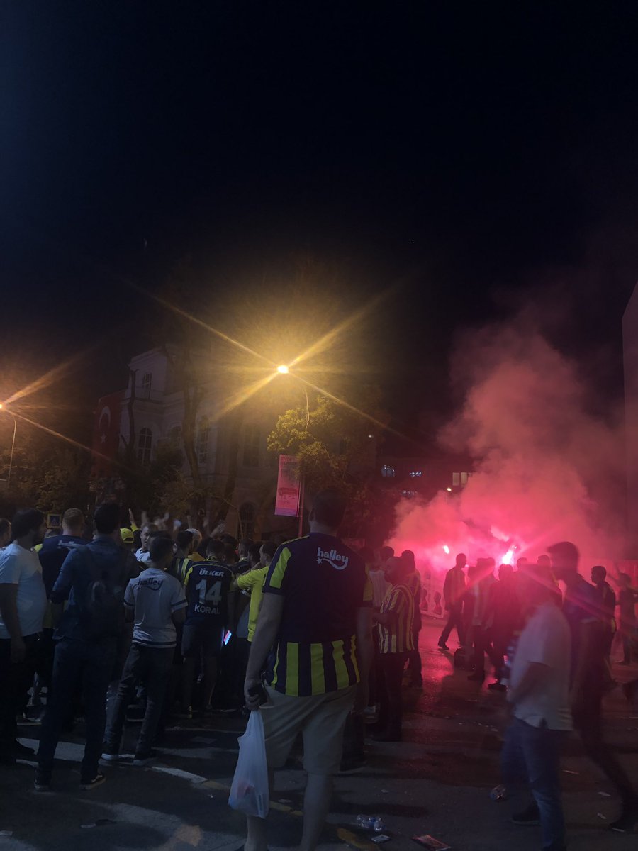 fener1i's tweet photo. Geldik🤫💛💙 #fenerinmacivar https://t.co/BNOwaW9Aub