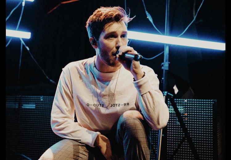 OSL_Augustana's tweet photo. Come see Christian French for FREE tonight in the Quad at 8pm! Racking up around 2 million monthly listeners on Spotify, French uses his poppy synths and feel-good vibes to create a unique and fun sound.

Tonight. 8pm. The Lower Quad.

#AugustanaOSL #ChristianFrench https://t.co/ZUSybaWify