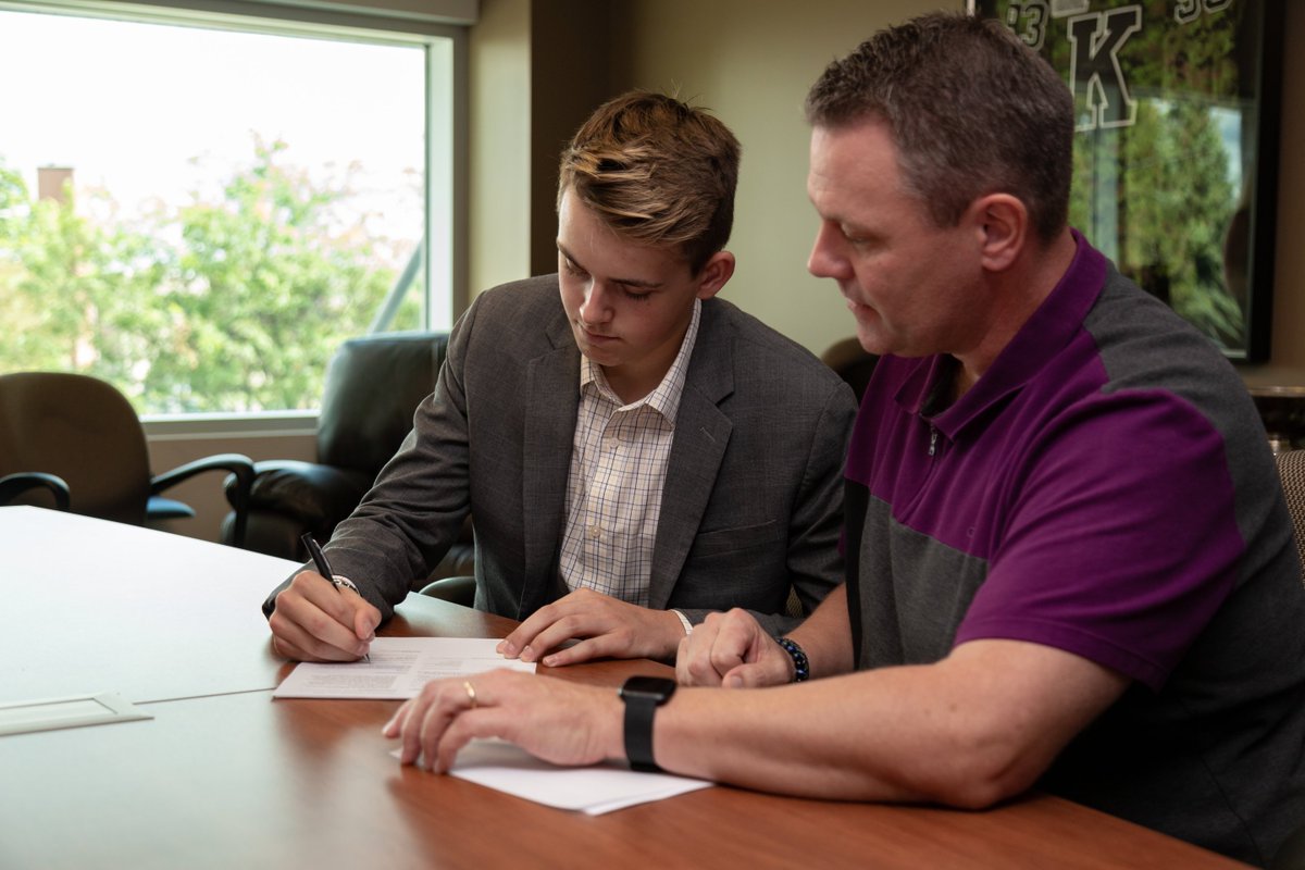 KingstonFronts's tweet photo. NEWS >> Frontenacs sign @BradenHache to Standard Player Agreement. Welcome to the team Braden!

#WeRiseTogether

READ: https://t.co/WOGPy7kNGl https://t.co/xdCiShwfRP
