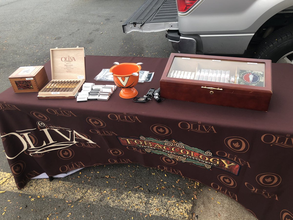 TuckedAwayBrew's tweet image. Re-enlistment IPA is running point today for @Tobaccology Haymarket and @Popcornmonkey1 . Swing by for a fine smoke and great flavored popcorn. And don’t forget to Re-enlist! #cigars #popcorn #reenlist #imtuckedaway #craftbrewery #1yr