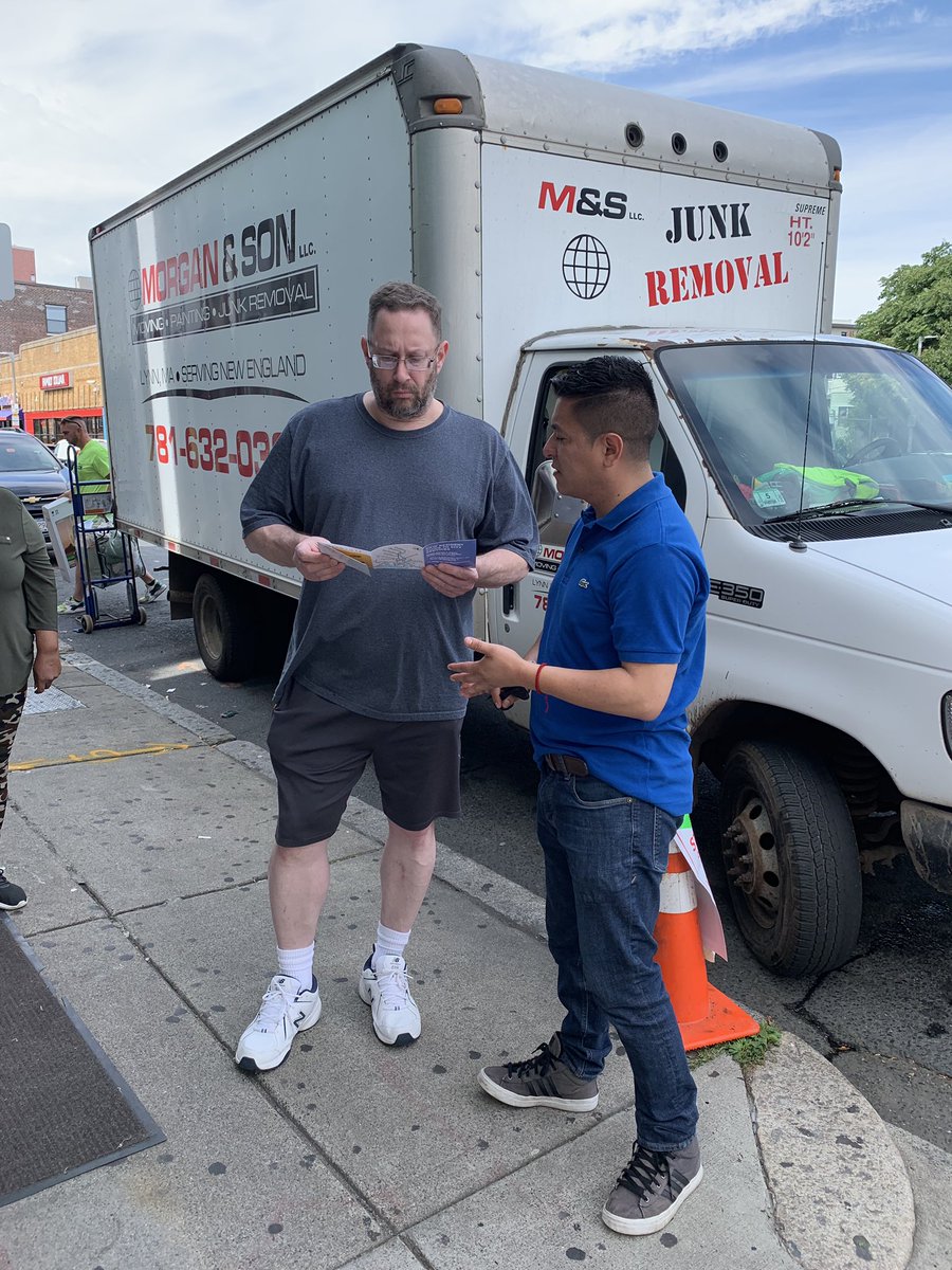 jgarciamota's tweet photo. Today is moving day! We welcome you to the @CityOfBoston . Learn about the services available the City offers you. Also, remember that you can contact #BOS311 to report non emergency issues. #CivicBOS @COB_ONS  @EastBoston_ONS Bienvenidos a #EastBoston to all new residents. https://t.co/ltA96OaafA