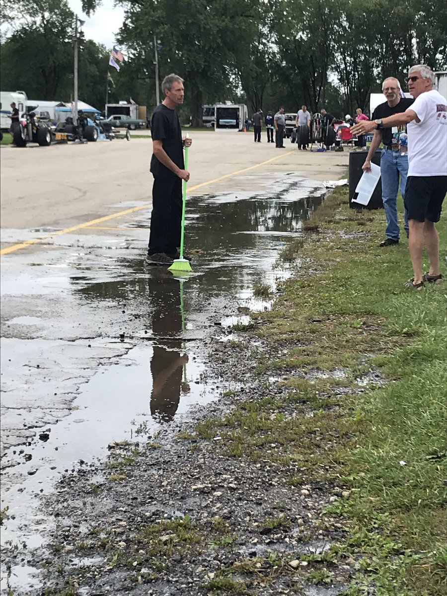 NostalgiaSSInc's tweet photo. Our #RaceCars are ready to come out of their trailers, but first... some water management. No rain in our near future, so come out to @greatlakesdrag and see some #MatchRacing today! https://t.co/yfeq2AhXzo
