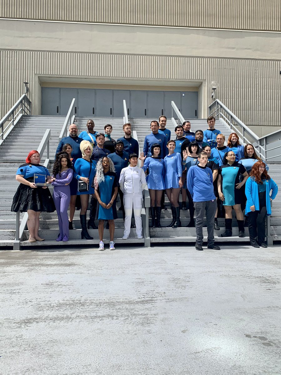 ksmols's tweet photo. @wcruz73 glad my SO could represent the Disco medical crew today for the #DragonCon2019 official Star Trek photo shoot! Channeling her inner Culber. https://t.co/tYXAdDv1zt