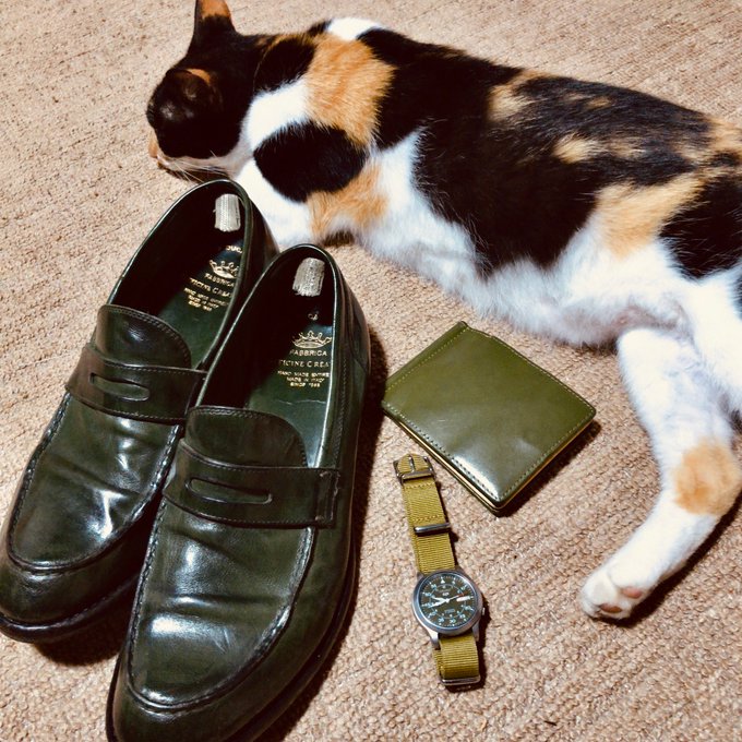 @M_G_R_U 僕のは80s製ですが、サービスシューズはやはり40〜60s辺りが特に上質でコレクターには人気ですね(しかし入手は困難)…因みに今は緑の革にハマっていたり 