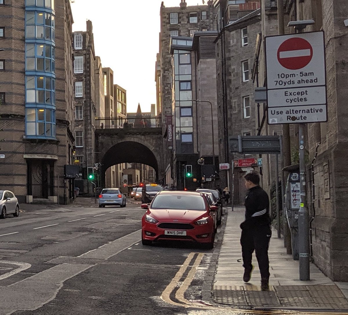 tesodb's tweet photo. Day 36: Road restrictions until 1 Sep (undefined end time) but "infrastructure" removed days ago. Even 10pm restriction flouted. Pic 2 sums it up. Fin!
@Edinburgh_CC @edinhelp @EdinburghPolice
@jomowat @CllrCMiller @lmacinnessnp
#SummertimeStreets #Cowgate #Candlemaker #Edinburgh https://t.co/IkBnptebOG