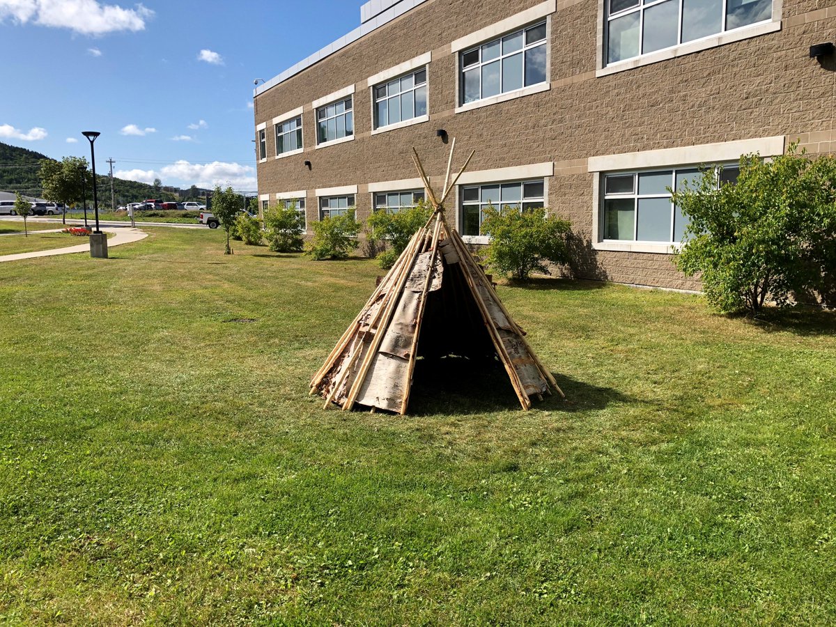 KellyAnneButler's tweet photo. @grenfellcampus Just about done--small hidden patch still needs more bark. But it's beautiful! A couple people have asked--it's pronounced like "wigwam" but it's spelled wikuom (Smith-Francis Mi'kmaw orthography). #wikuom https://t.co/PDMDLWJamb