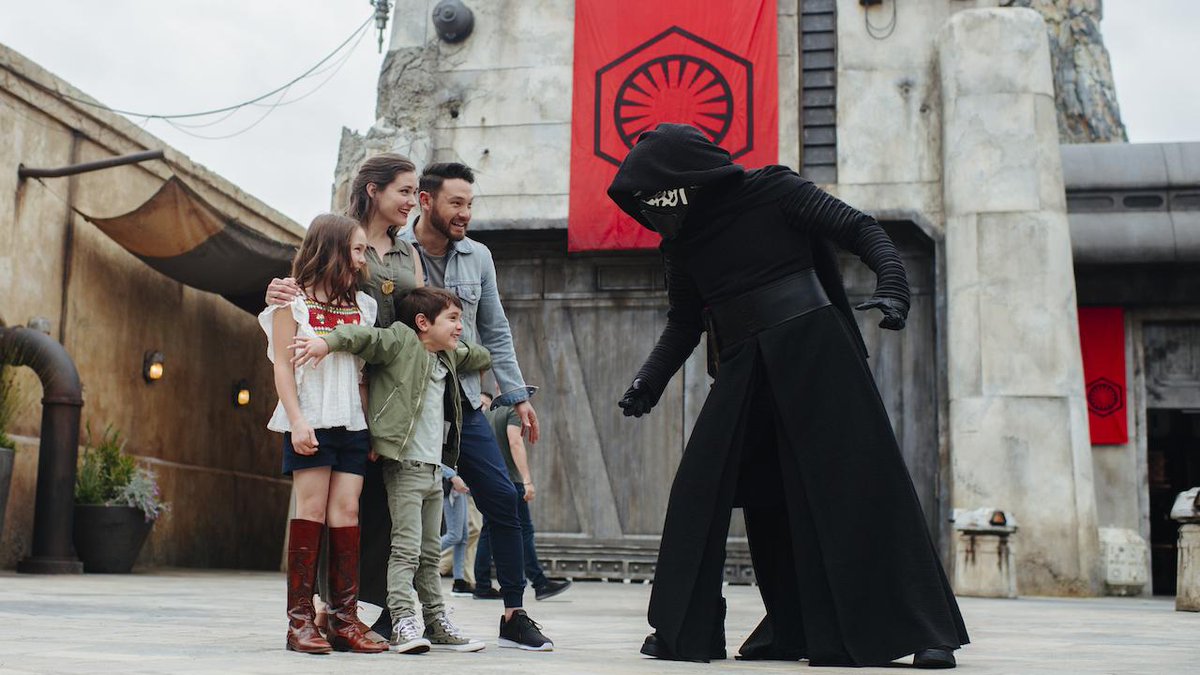 laughingplace's tweet image. #WeekendRewind: Disney is hosting a #BackToBatuu sweepstakes to send some lucky fans to Hollywood Studios for the December opening of Star Wars: #RiseOfTheResistance: laughingplace.com/w/news/2019/08…