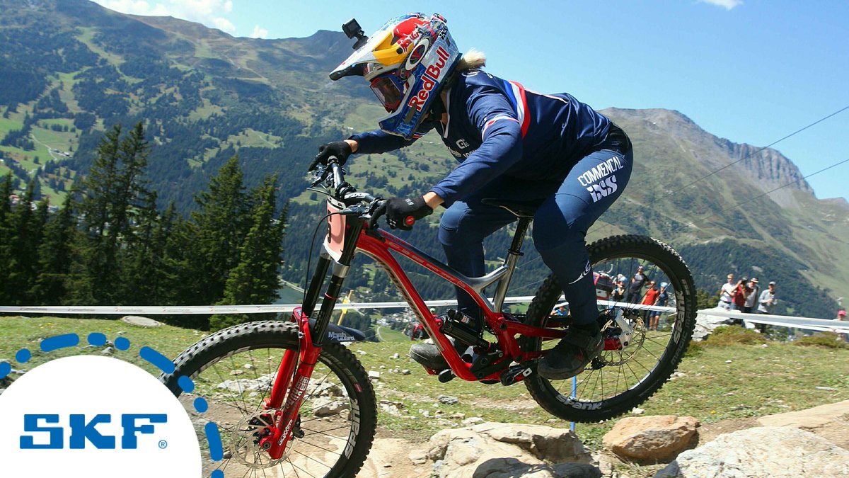 INCROYABLE ! De retour de blessure pour disputer ces Mondiaux, Myriam Nicole devient Championne du Monde DH 🥇🌈
<a href="/cabirou_marine/">Cabirou Marine</a> obtient la 🥉 et monte sur le podium ! 

#JeRouleAvecSKF | #MSA2019