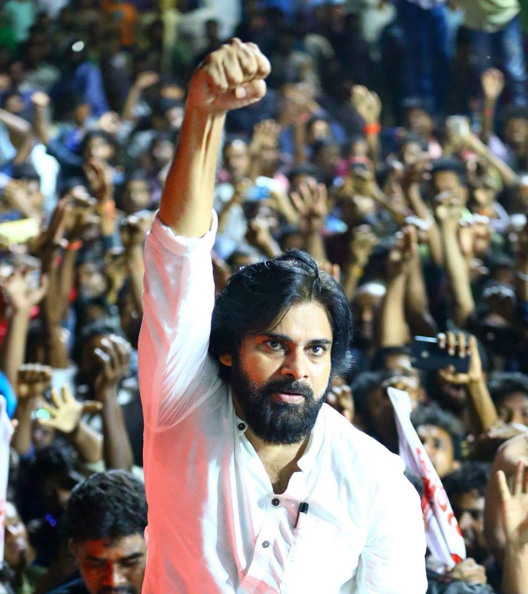 మా జనసేనాని <a href="/PawanKalyan/">Pawan Kalyan</a> గారిపై 
ఎన్ని రాళ్ళను విసురుతారో విసరండి
విసిరిన రాళ్ళనే తన గమ్యానికి మైలురాళ్లుగా మార్చుకుని విజయ కేతనం ఎగరేస్తాడు 🔥
#HappyBirthdayPawanKalyan