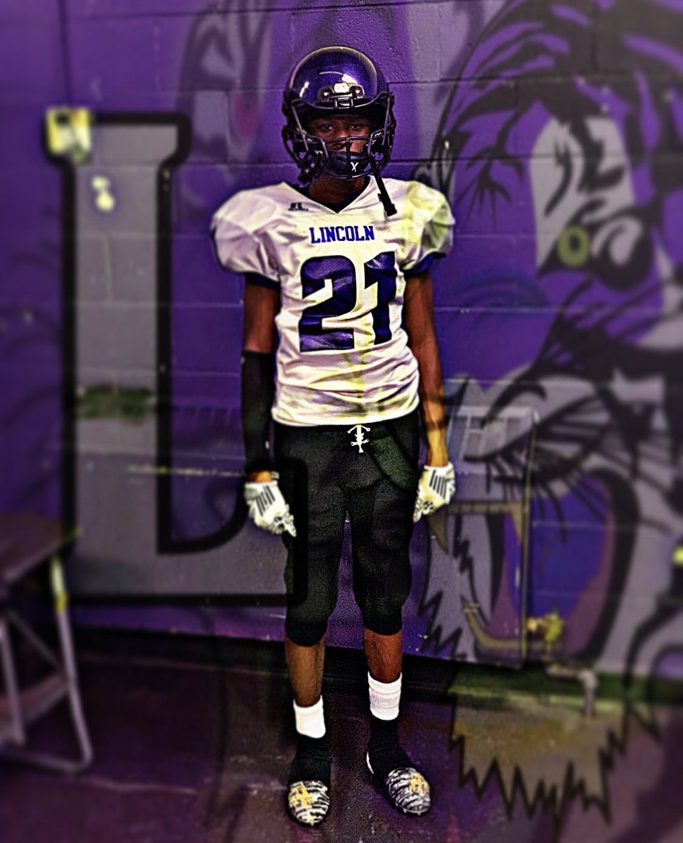 KDavisJr3's tweet photo. ⛓💜 https://t.co/YQFHbKdaFv