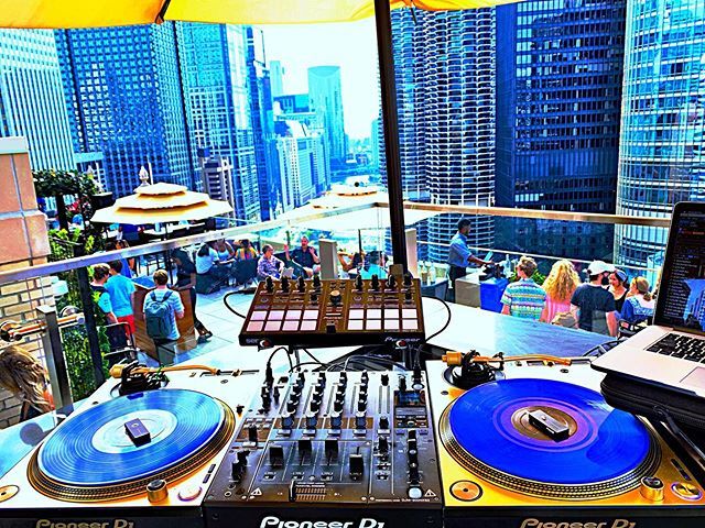 djrickgarcia's tweet photo. CIELO 🌌 @LONDON Rooftop

Beautiful, downtempo vibes 
With a view in Chicago like no other.

Playing 4-8pm 
EVERY SUNDAY
@lhchicago 
@lhrooftop ・・・
📷: me
•
•

#producer #musicmaker #producerlife
#rooftop #hiphop #house #openformat #chicago #djlife… https://t.co/fO6VJEzjsT https://t.co/xcB3jeEXzg